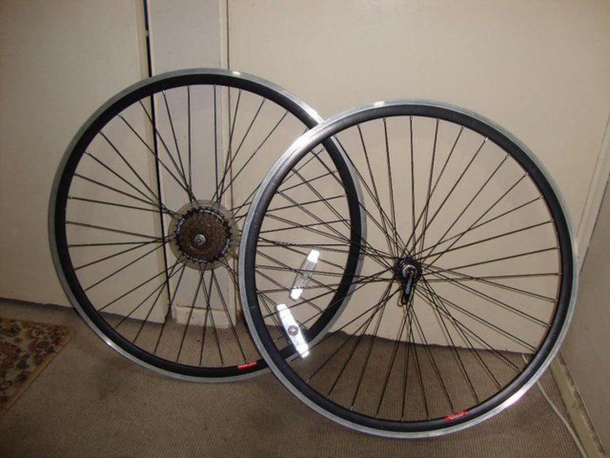 700c racing / hybrid bike wheels.