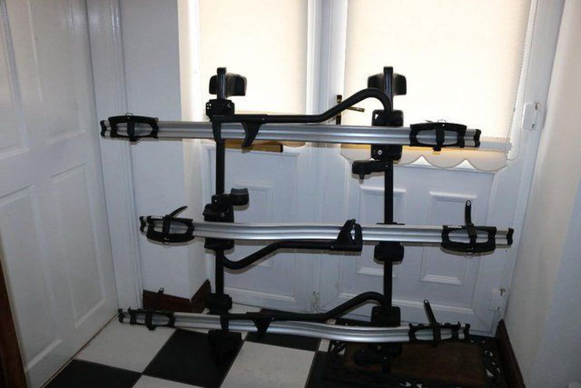 Thule Roof Mounted Cycle Rack for 3 Bikes. Used once only.