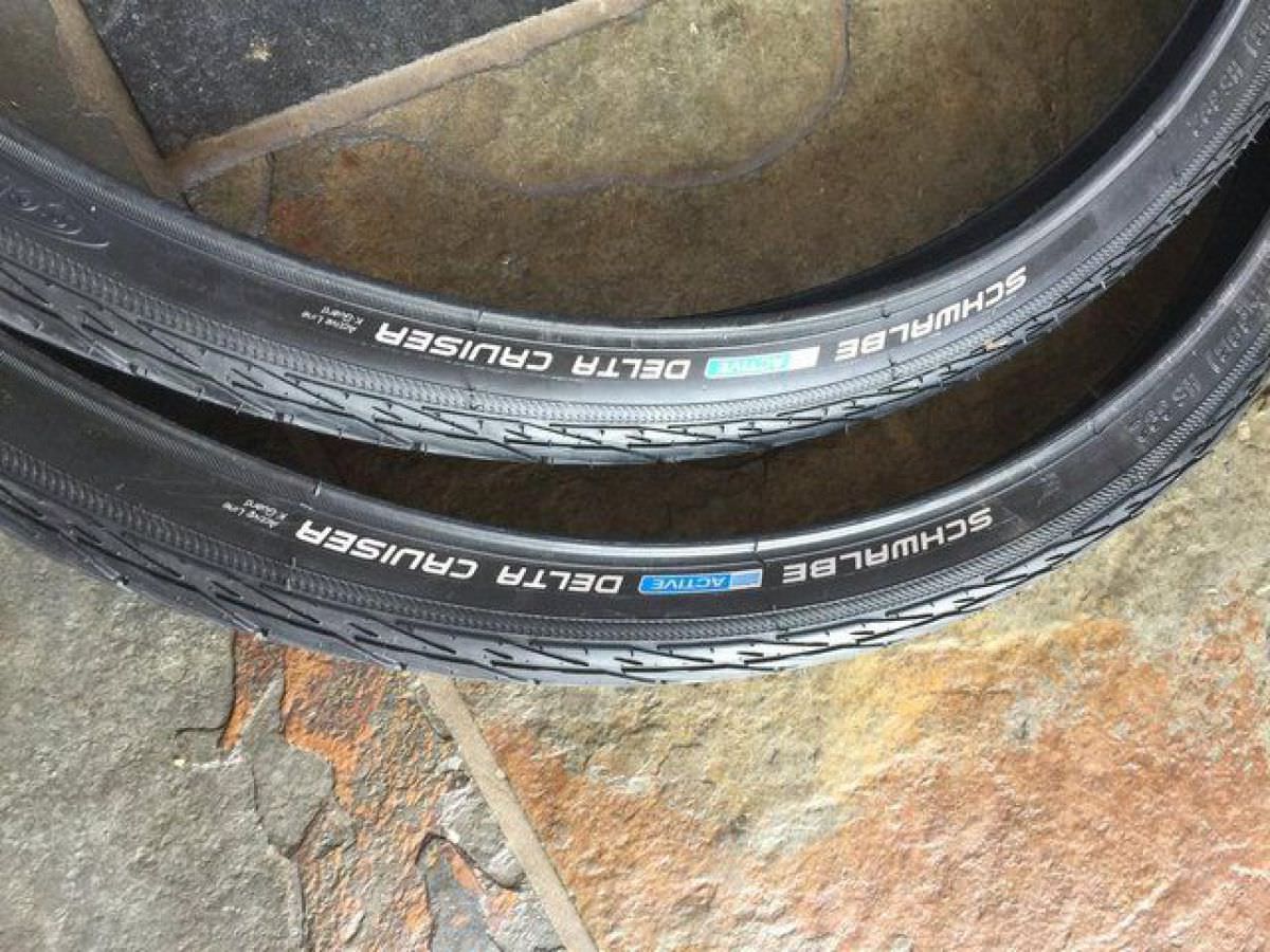 Pair of new Schwalbe Delta Cruiser 700 x 38B bicycle tyres