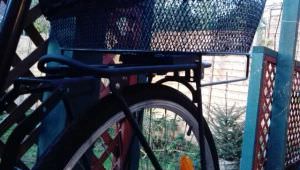 Rear bicycle basket