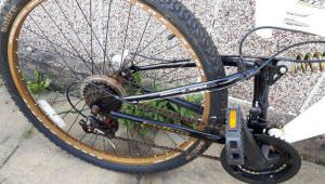 Dual suspension 18 speed mountain bike with disc brakes